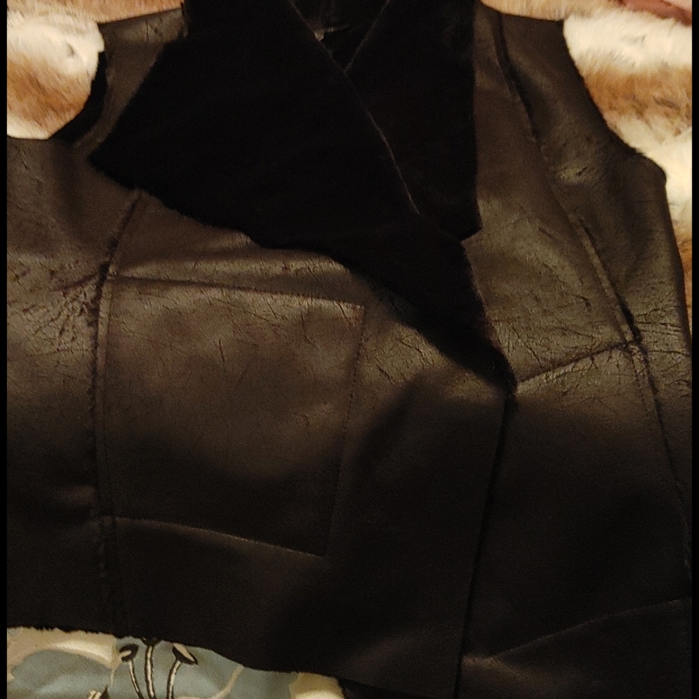 Non Leather Faux fur vest - Picture 11 of 13